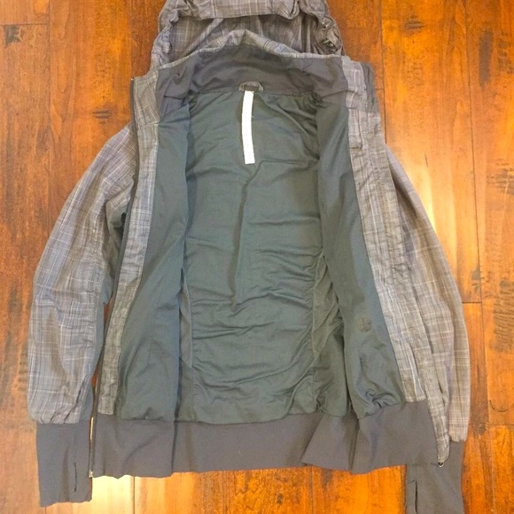 Lululemon Run: Back On Track Jacket - Picture 10 of 16